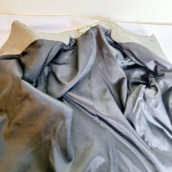 Austin Reed Brand "The Teed" 100% Worsted Wool blazer size 16. - Picture 5 of 7